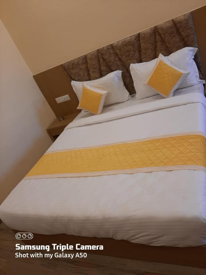 Hotel Fun Park Sanand Екстер'єр фото