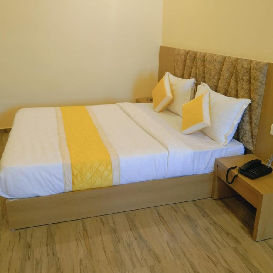 Hotel Fun Park Sanand Екстер'єр фото