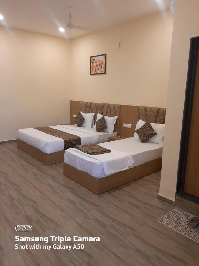 Hotel Fun Park Sanand Екстер'єр фото