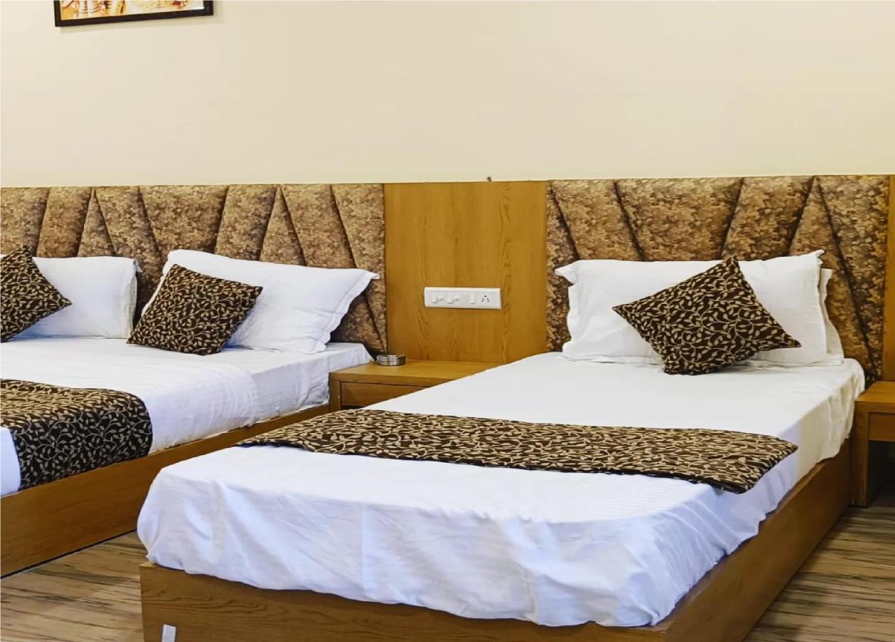 Hotel Fun Park Sanand Екстер'єр фото