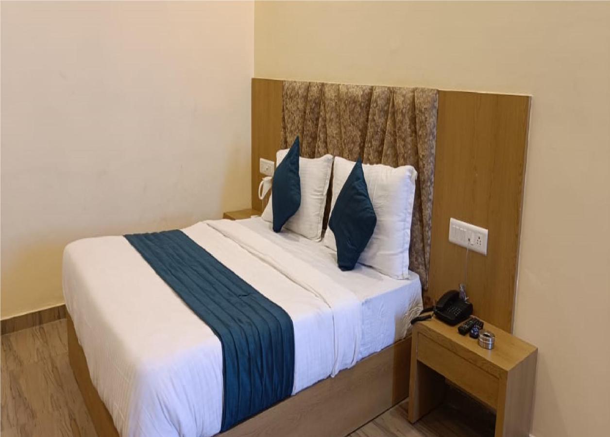 Hotel Fun Park Sanand Екстер'єр фото