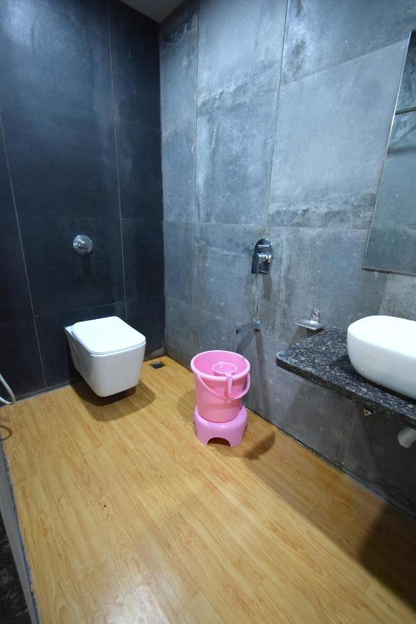 Hotel Fun Park Sanand Екстер'єр фото
